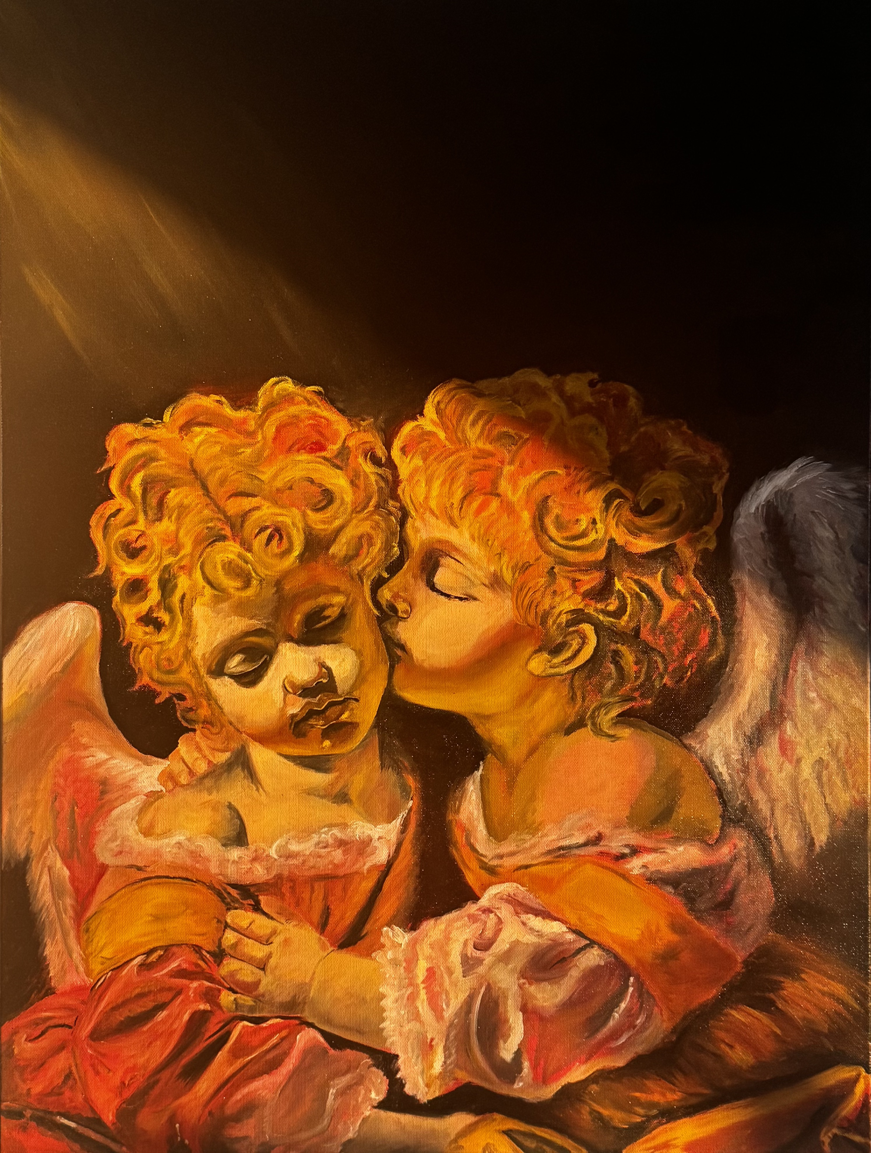 Zwei Engel mit goldenen Locken in warmem Licht.